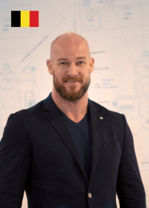 ronald-van-den-Boomen-met-vlaggetje-BE-website ronald-van-den-Boomen-met-vlaggetje-BE-website